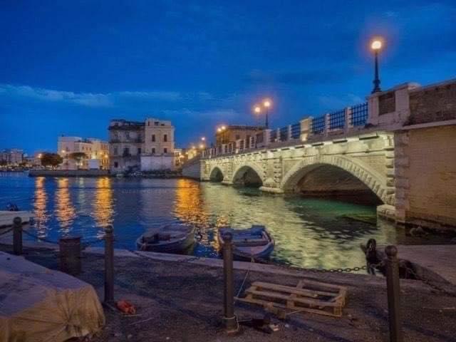 Suite Cavour Luxury Home Taranto Exteriör bild