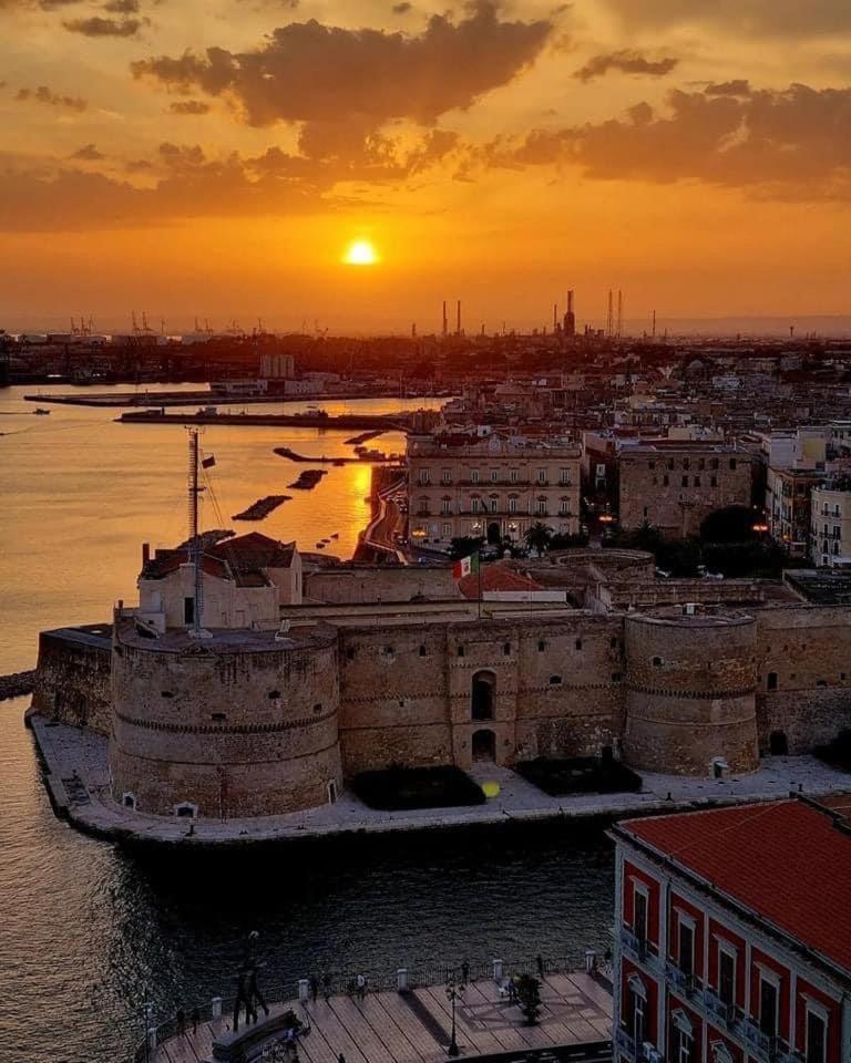 Suite Cavour Luxury Home Taranto Exteriör bild