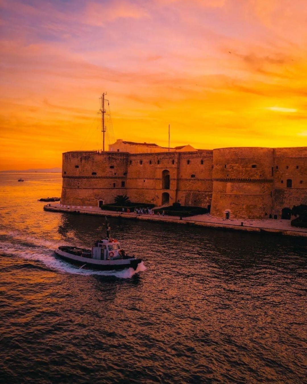 Suite Cavour Luxury Home Taranto Exteriör bild